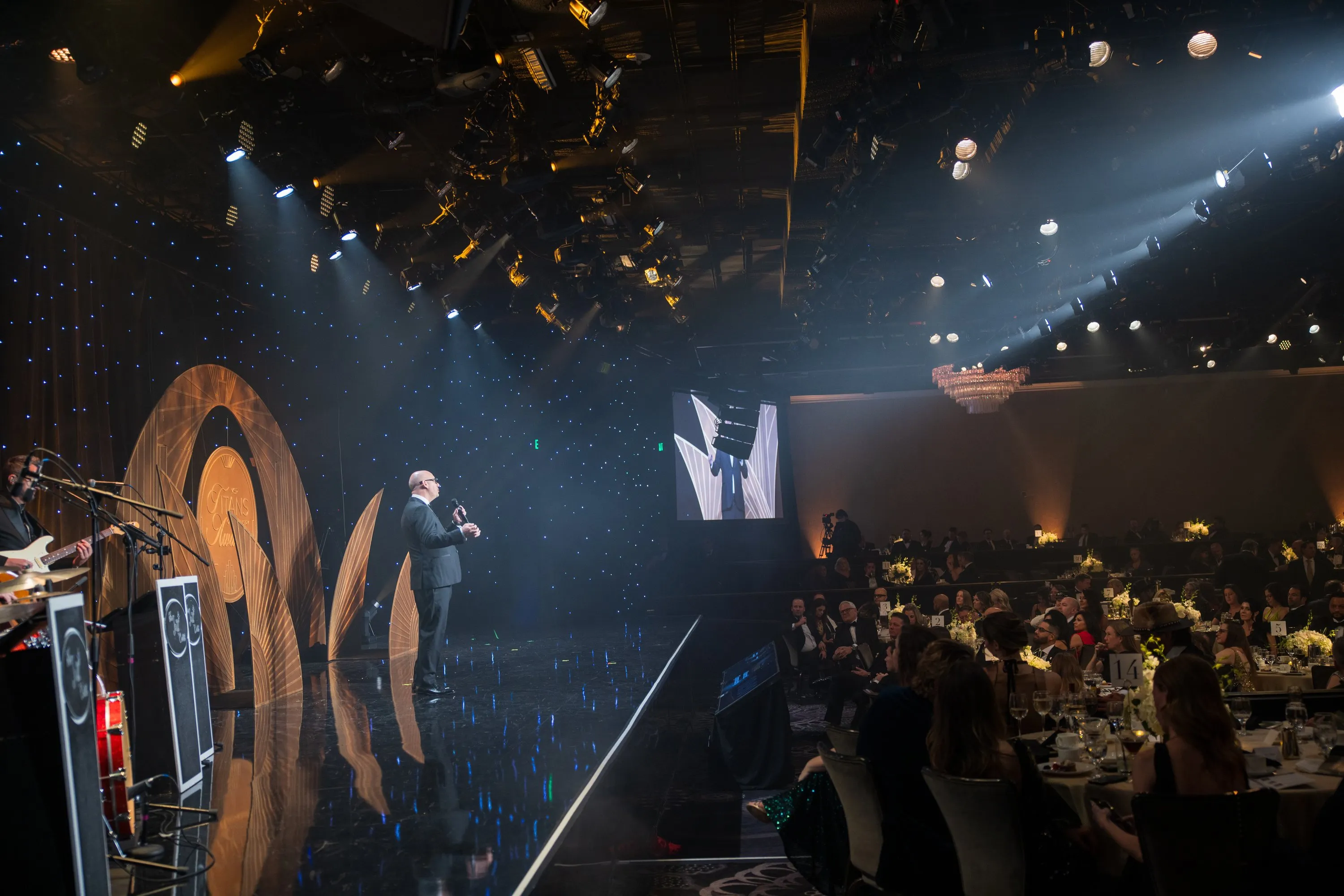 Wide room view of Luis Giraldo performing at the Beverly Hilton